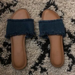 Denim sandals with fringe